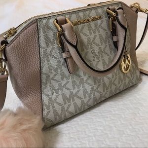 Michael Kors Ciara Messenger Bag